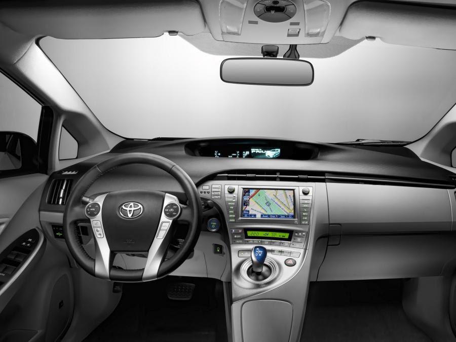  Toyota Prius 2011 года  (фото 7 из 36)